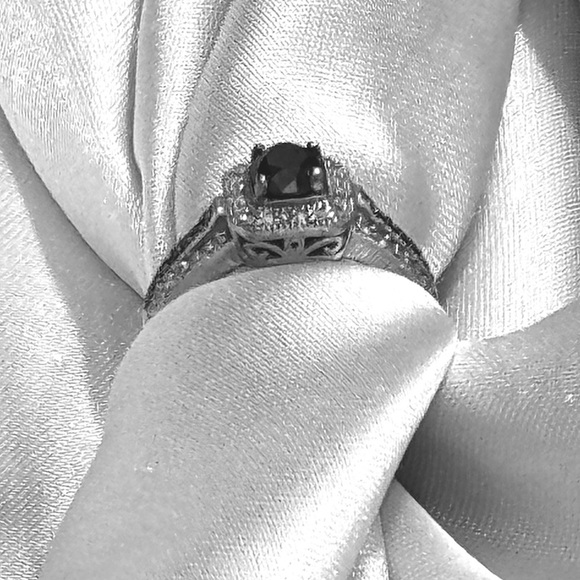 Sterling Silver 1 CTW Black and White Diamond Ring Size 6 - Picture 2 of 11
